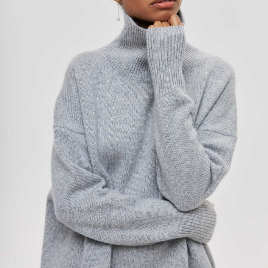 Lydia turtleneck sweater in light gray, long ribbed sleeves